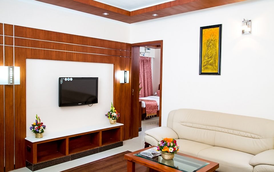 Short Stay Apartment with living area, kitchen, bedroom and bath - Chola Serviced Apartment