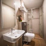 Stylish bathroom - Chola Serviced Apartment