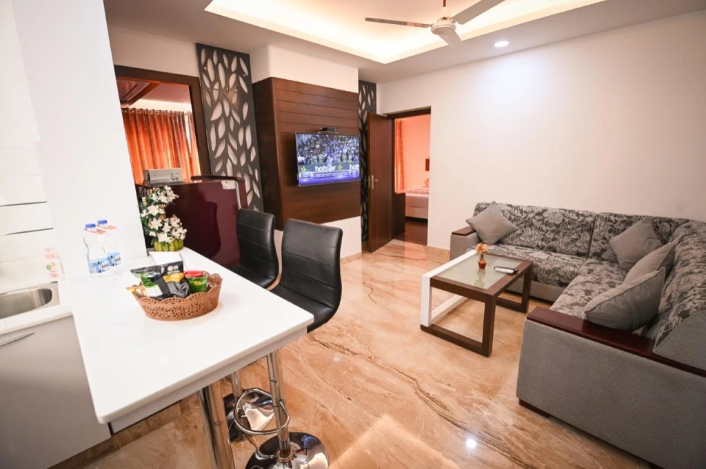 chola serviced apartment luxury hall